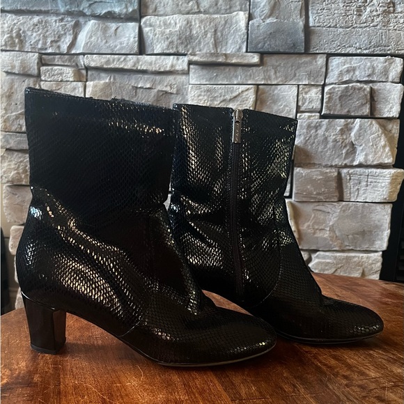 Aquatalia Black Boots w/zipper.  Worn a few times.  comes with original bag - Picture 1 of 3